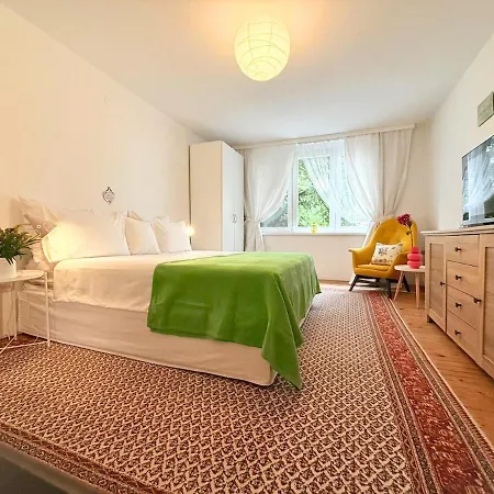 Riverside Near Centre, Balcony And Free Parking Appartamento *