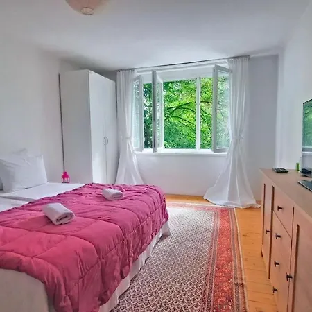 Appartamento Riverside Near Centre, Balcony And Free Parking