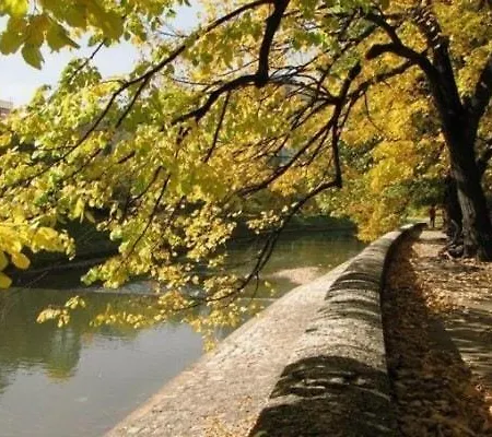 Riverside Near Centre, Balcony And Free Parking 公寓 *