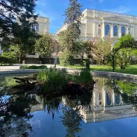 公寓 Riverside Near Centre, Balcony And Free Parking