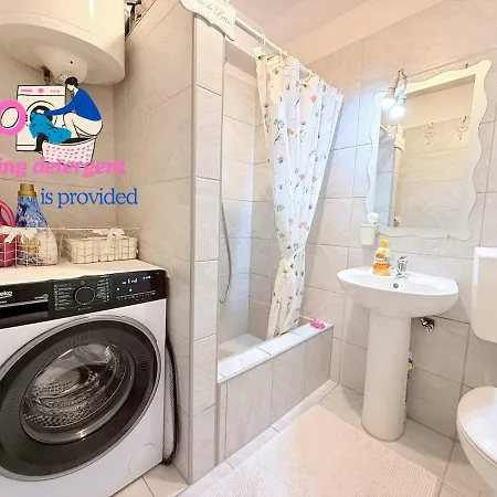 Riverside Near Centre, Balcony And Free Parking Appartamento