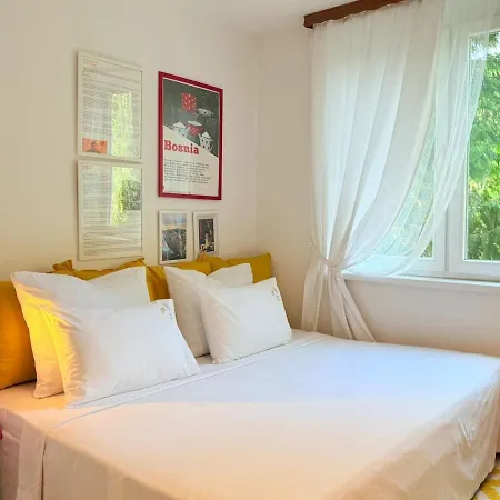 Riverside Near Centre, Balcony And Free Parking *