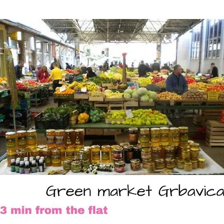 Riverside Near Centre, Balcony And Free Parking *