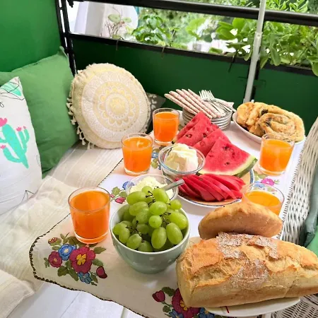 Riverside Near Centre, Balcony And Free Parking Appartamento