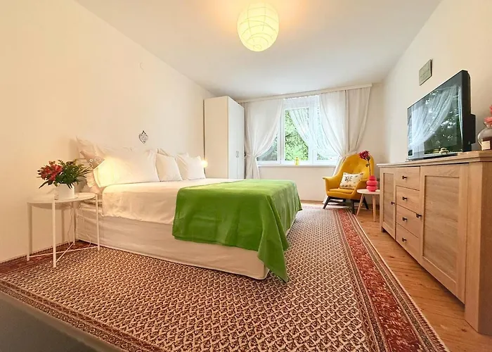 Riverside Near Centre, Balcony And Free Parking 公寓 *