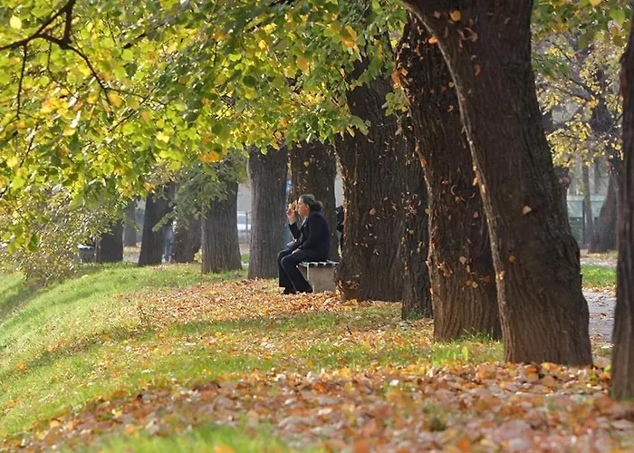 Riverside Near Centre, Balcony And Free Parking