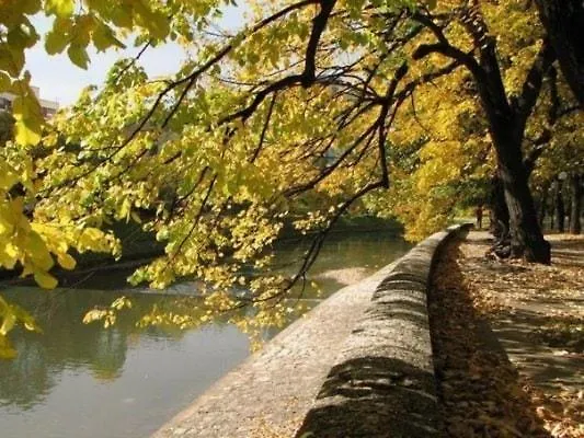 Riverside Near Centre, Balcony And Free Parking 公寓 *