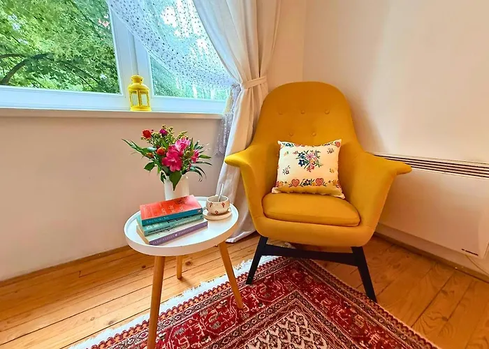 Riverside Near Centre, Balcony And Free Parking 公寓 *