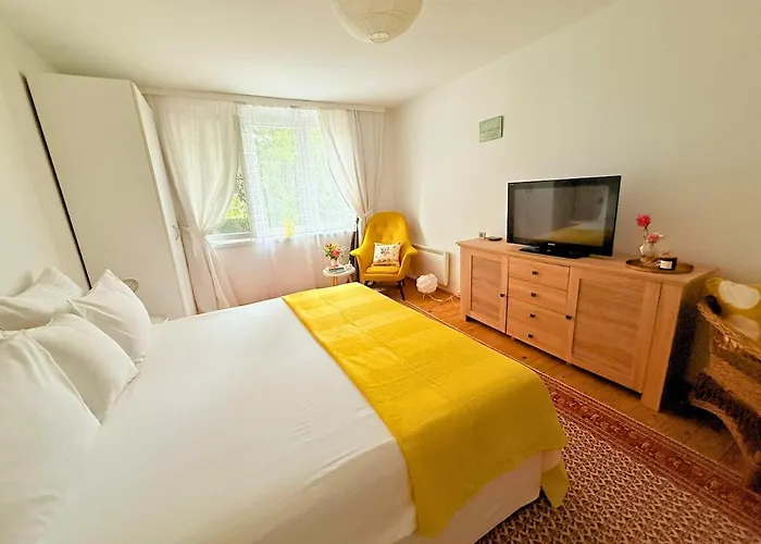 Riverside Near Centre, Balcony And Free Parking 公寓