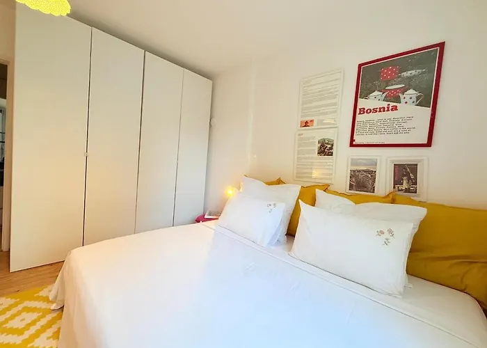 Riverside Near Centre, Balcony And Free Parking