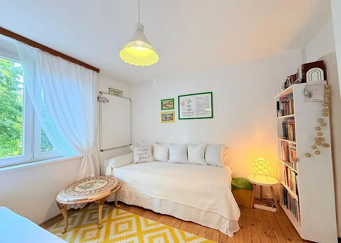 公寓 Riverside Near Centre, Balcony And Free Parking