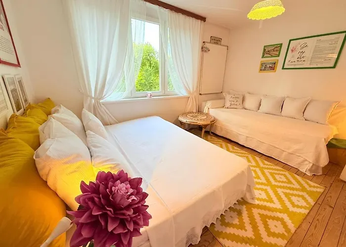 Riverside Near Centre, Balcony And Free Parking 塞拉耶佛