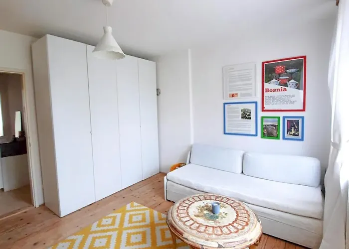 Riverside Near Centre, Balcony And Free Parking 塞拉耶佛