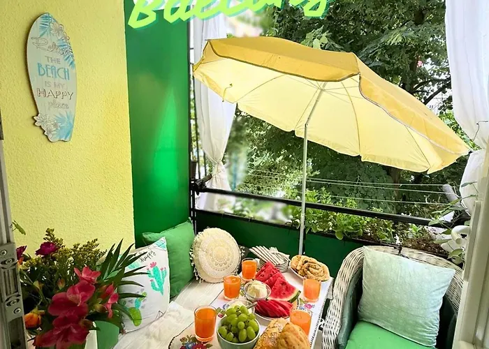 Riverside Near Centre, Balcony And Free Parking